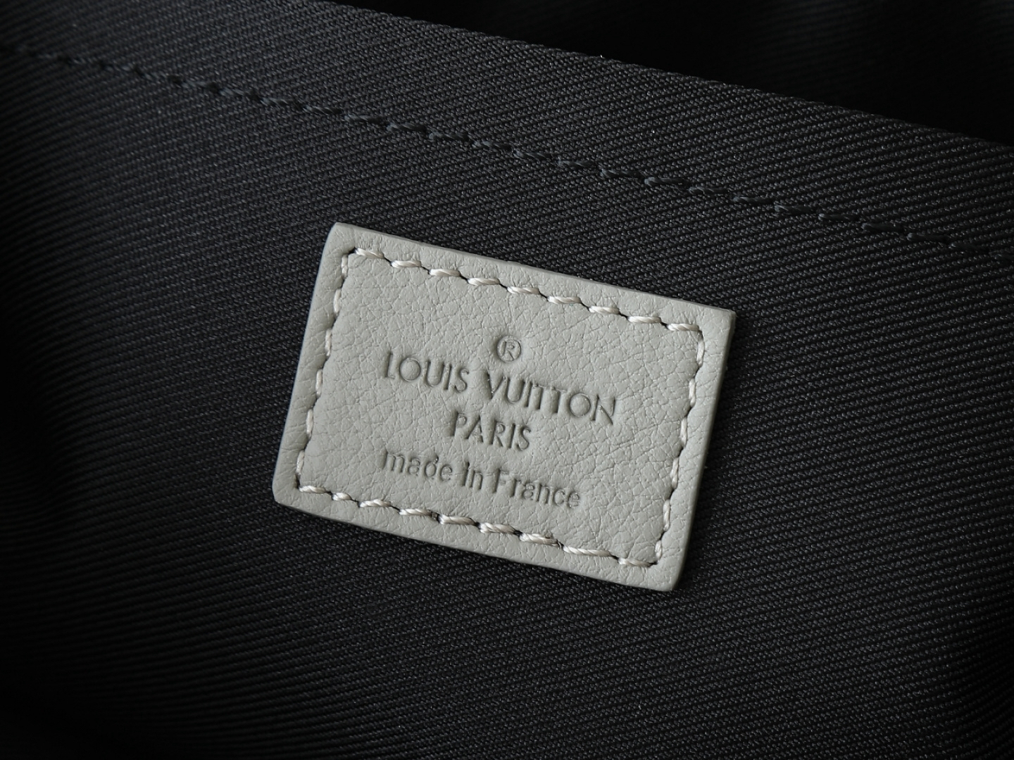 ルイ・ヴィトン「Louis Vuitton」スタイリッシュ メッセンジャーバッグ