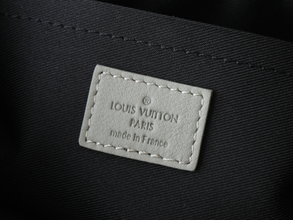 ルイ・ヴィトン「Louis Vuitton」スタイリッシュ メッセンジャーバッグ