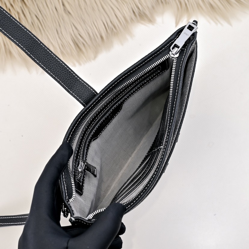 エルメス「Hermès」New H Passant ジップ クラッチバッグ