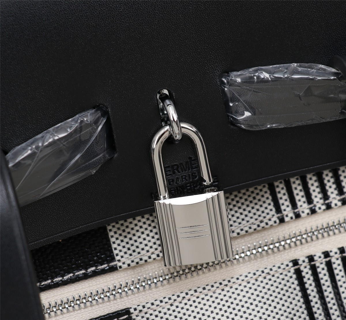 エルメス「Hermès」エルバッグ ア・ドス ジップ 30 ルトゥルネ バックパック