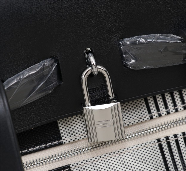 エルメス「Hermès」エルバッグ ア・ドス ジップ 30 ルトゥルネ バックパック