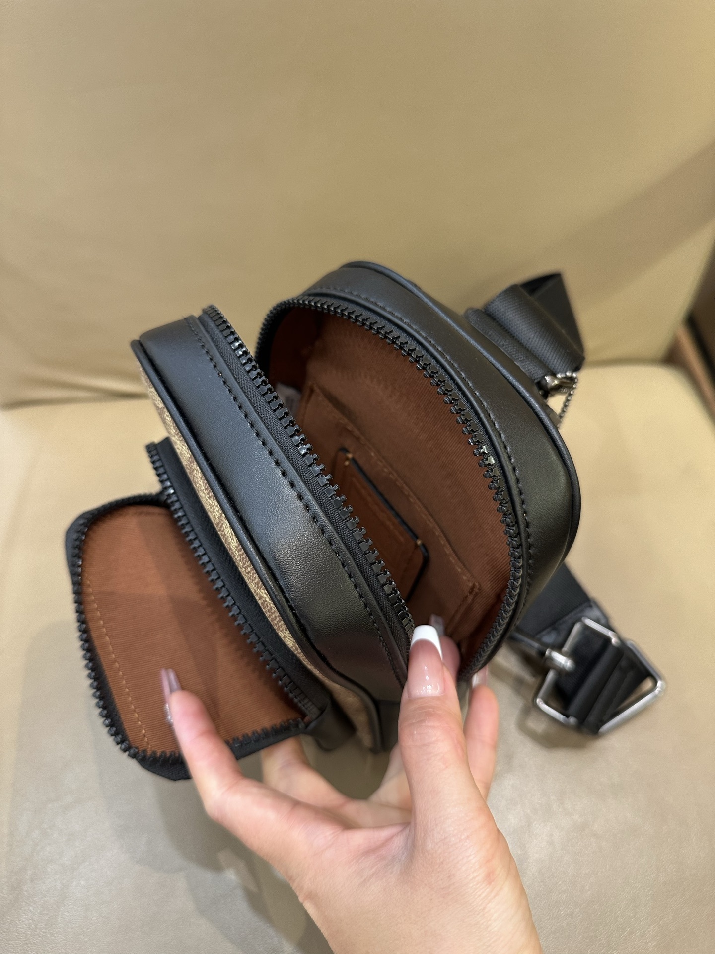 コーチ「Coach」WEST レザー メンズ クロスボディバッグ