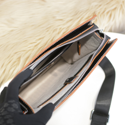 エルメス「Hermès」メンズ Tプレート 縦型クロスボディバッグ