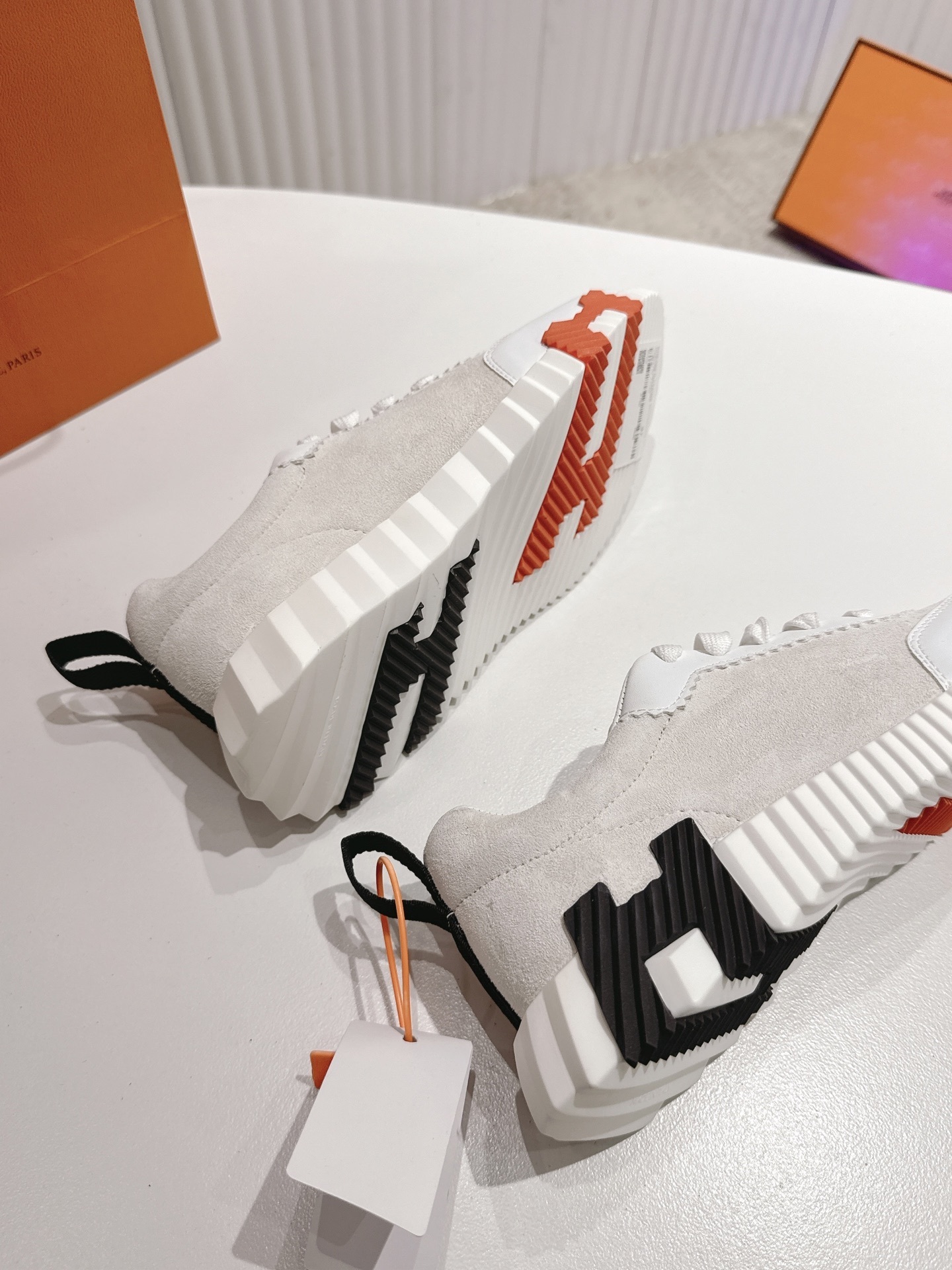 エルメス［Hermès］【カップルに大人気】 おしゃれなペアスニーカー 男女兼用