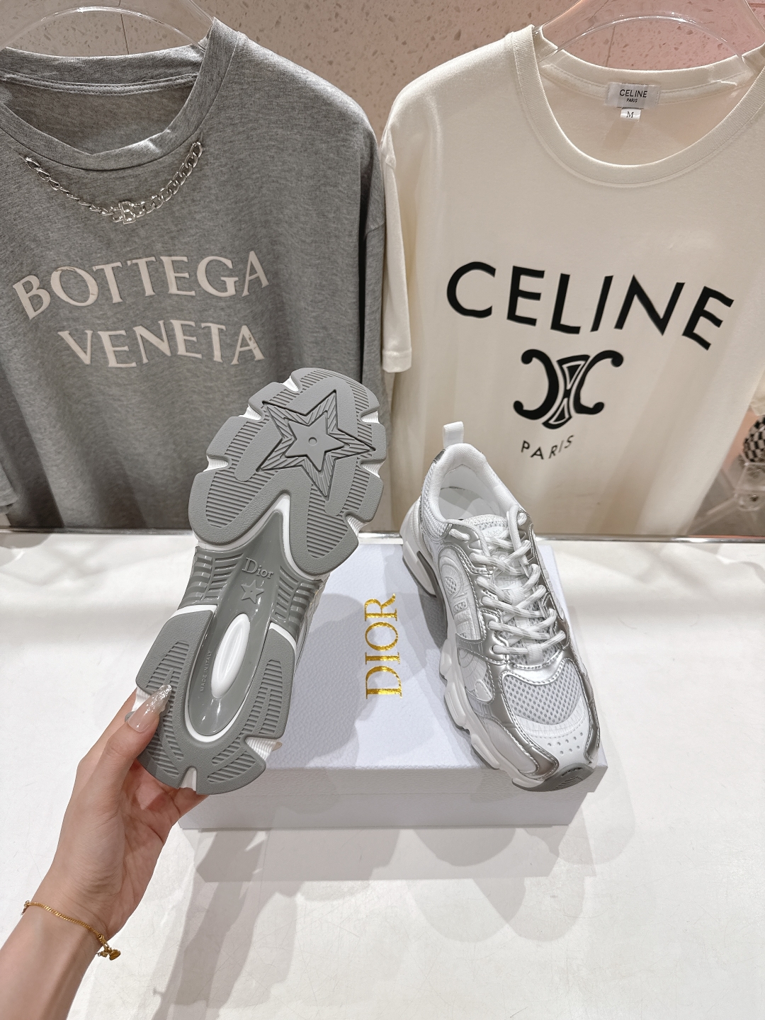 ディオール「Dior」Vibe  SS25 新作 ランウェイ アイコンスニーカー