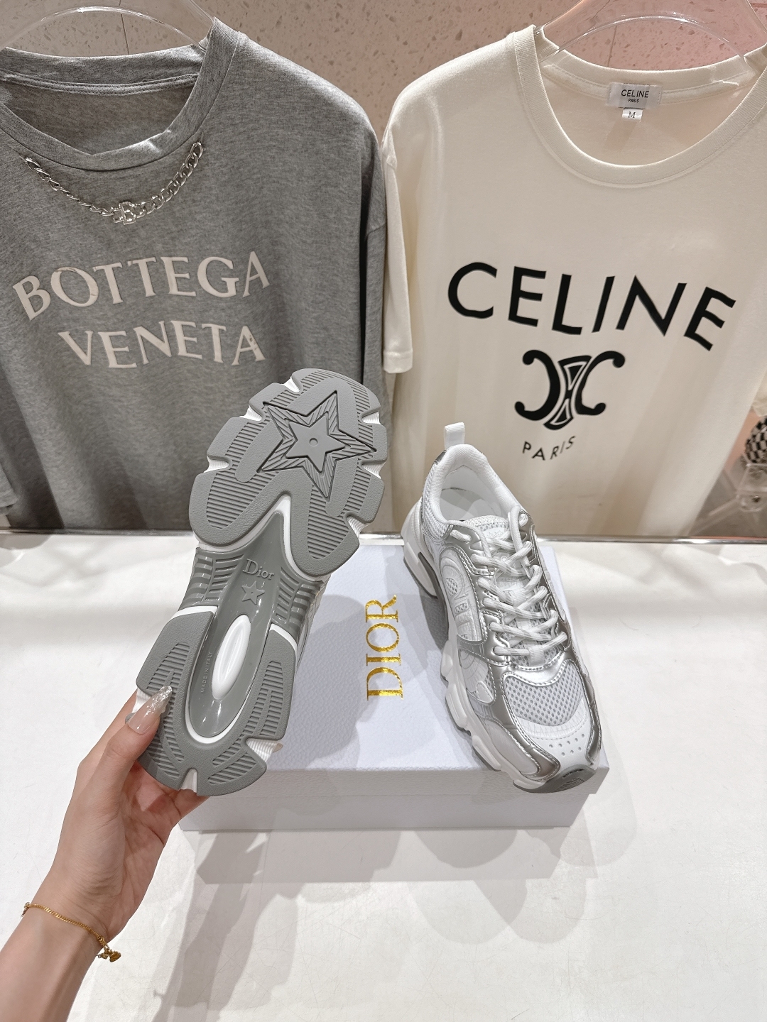 ディオール「Dior」Vibe  SS25 新作 ランウェイ アイコンスニーカー