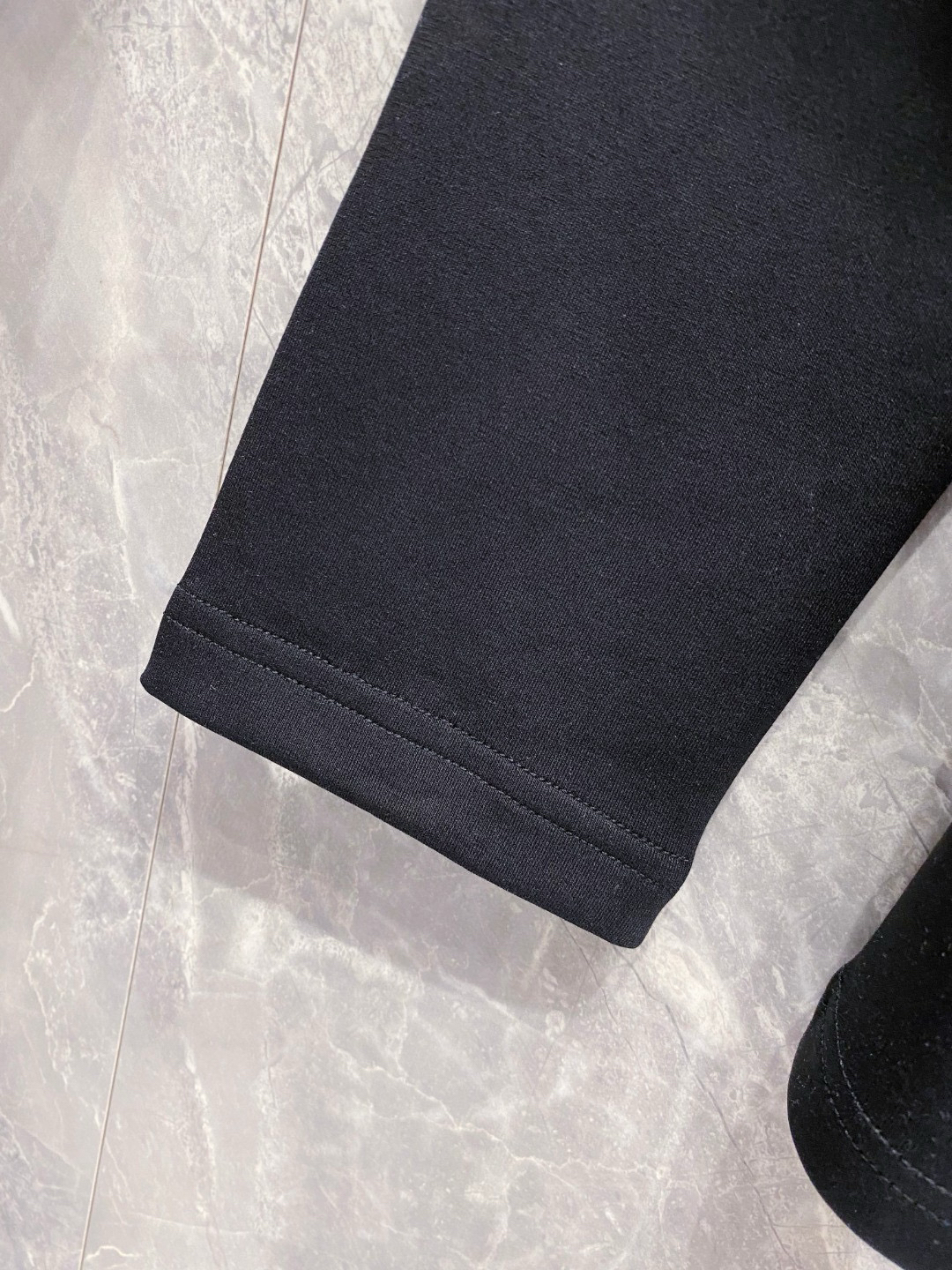 エルメス「Hermès」刺繍Tシャツ