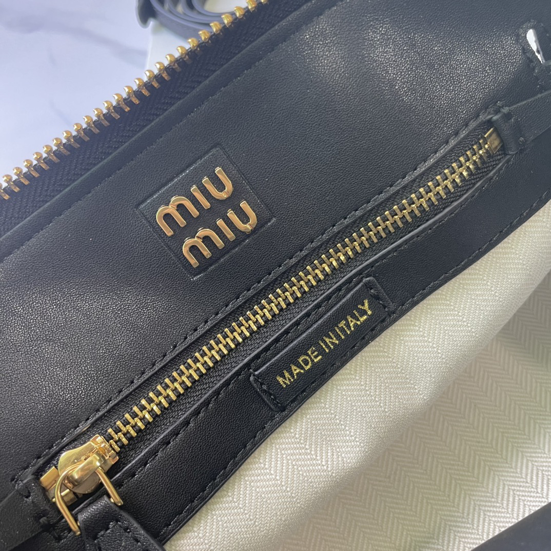ミュウミュウ「Miu Miu」Matelassé Bowling Tote Bag