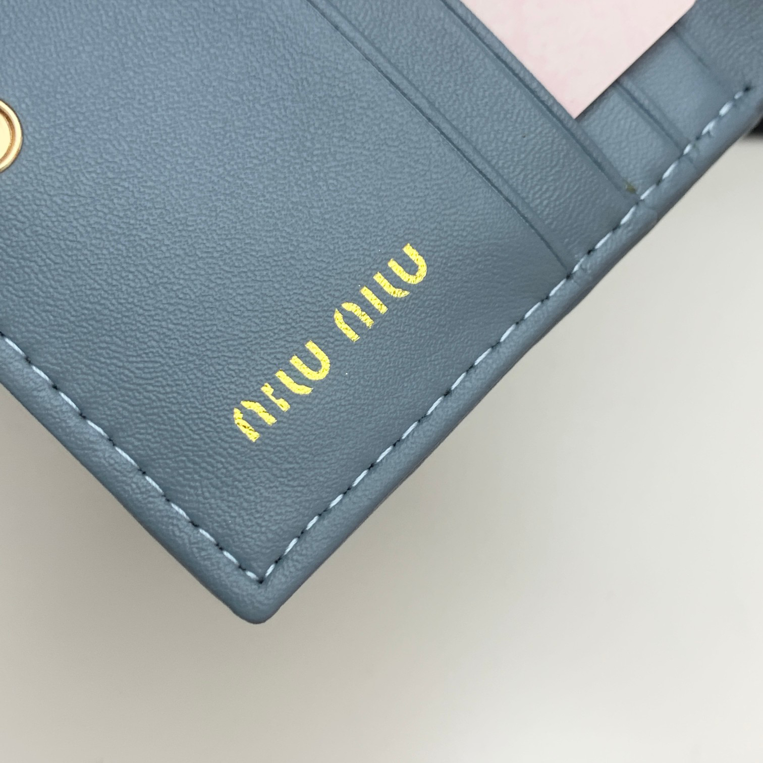 ミュウミュウ「Miu Miu」マテラッセレザー  折り財布