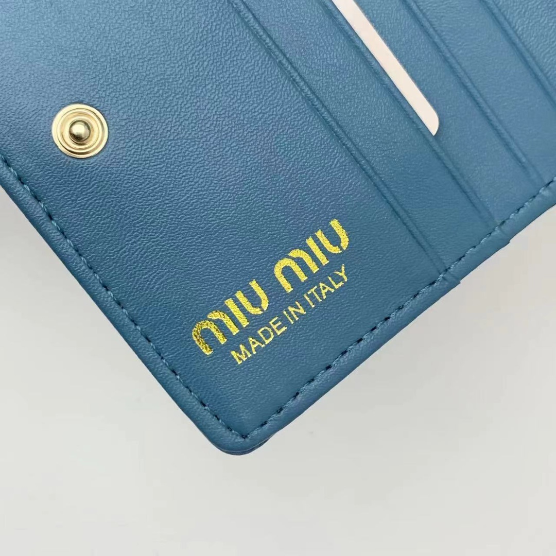 ミュウミュウ「Miu Miu」ミュウミュウ カーフスキン コンパクトウォレット 5238 / 二つ折り財布