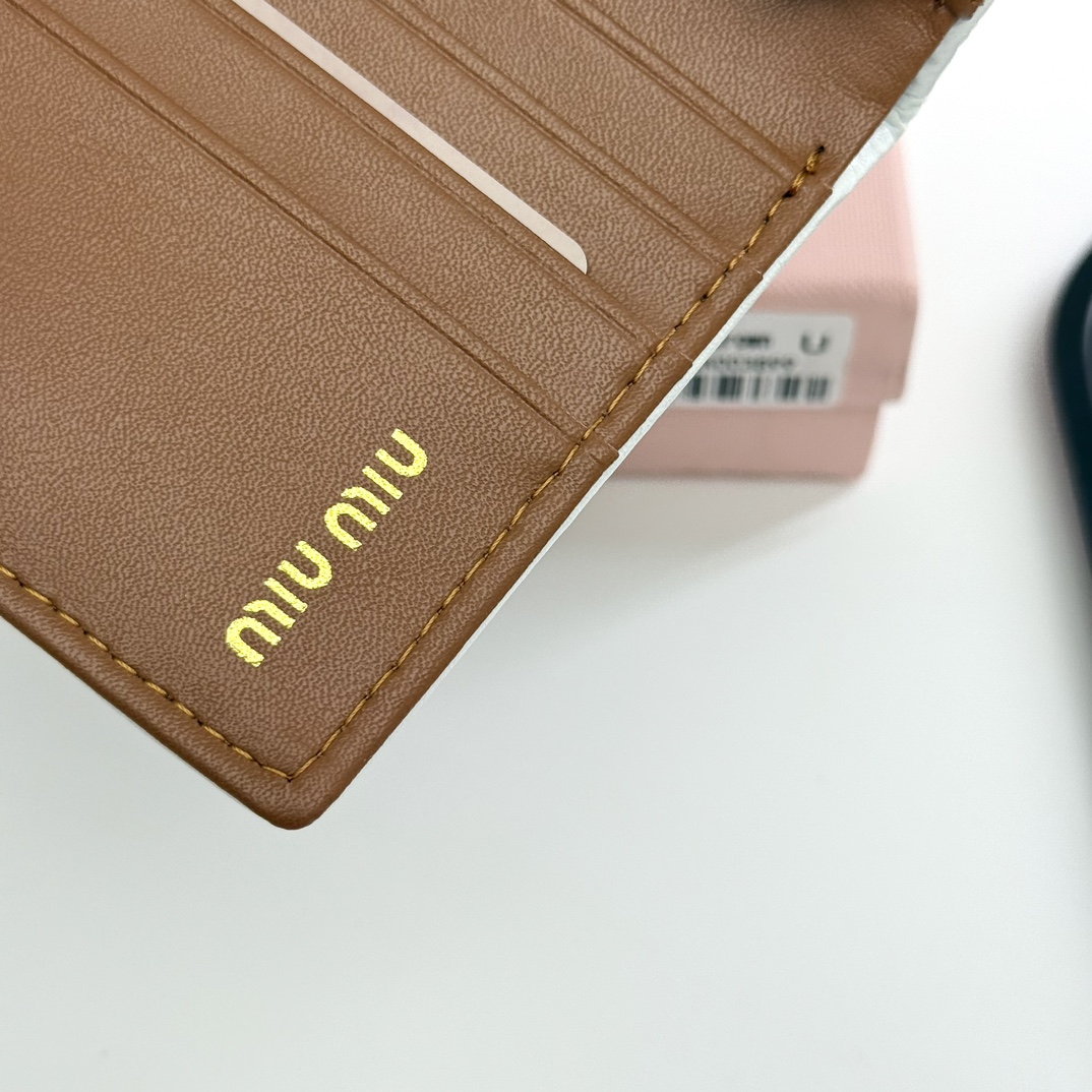 ミュウミュウ「Miu Miu」ミュウミュウ マテラッセ ラムスキン マルチウォレット F12 / コンパクトウォレット
