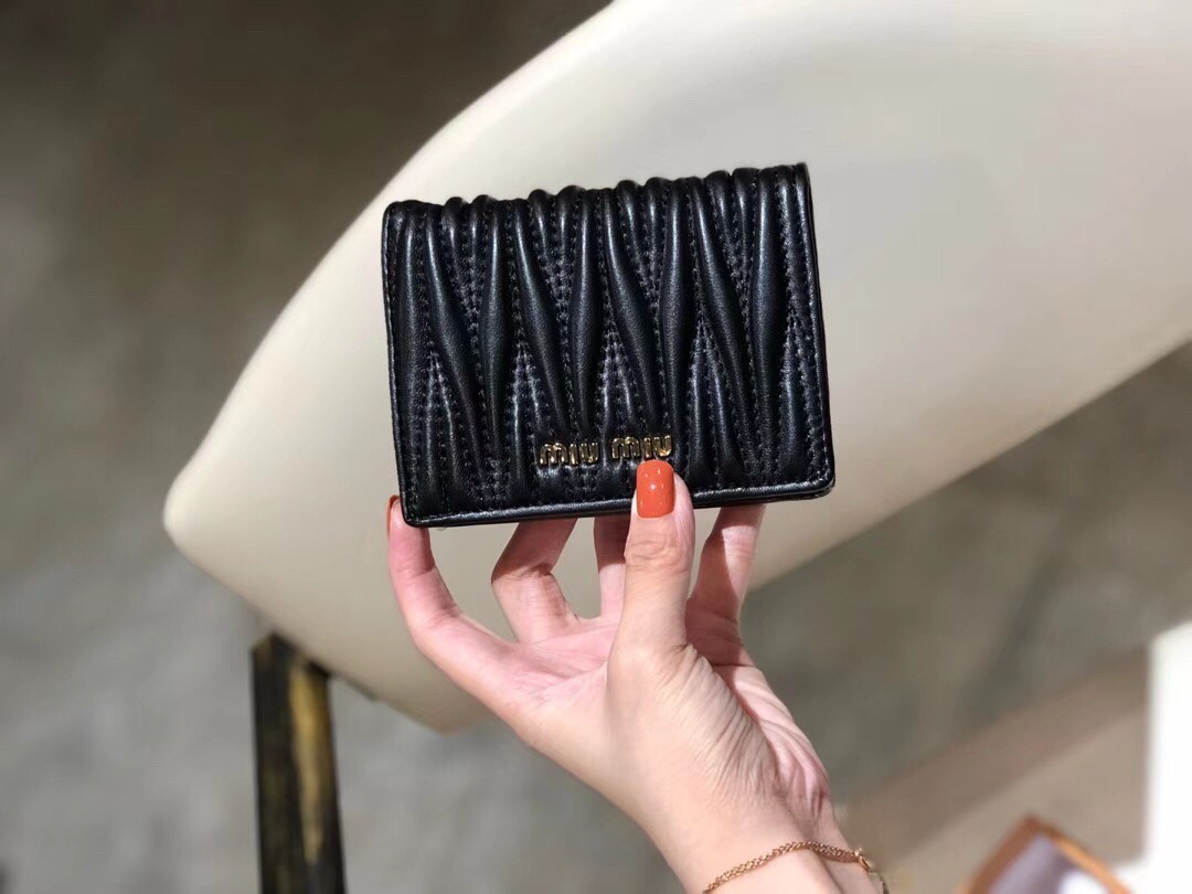 ミュウミュウ「Miu Miu」ミュウミュウ ラムスキン コンパクトバッグ 5439 / ショルダーバッグ
