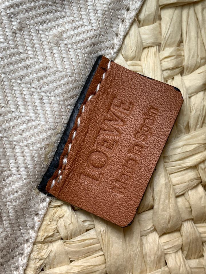 ロエベ「Loewe」イラカヤシと牛革 スクエアポーチ アナグラム バスケット バッグ