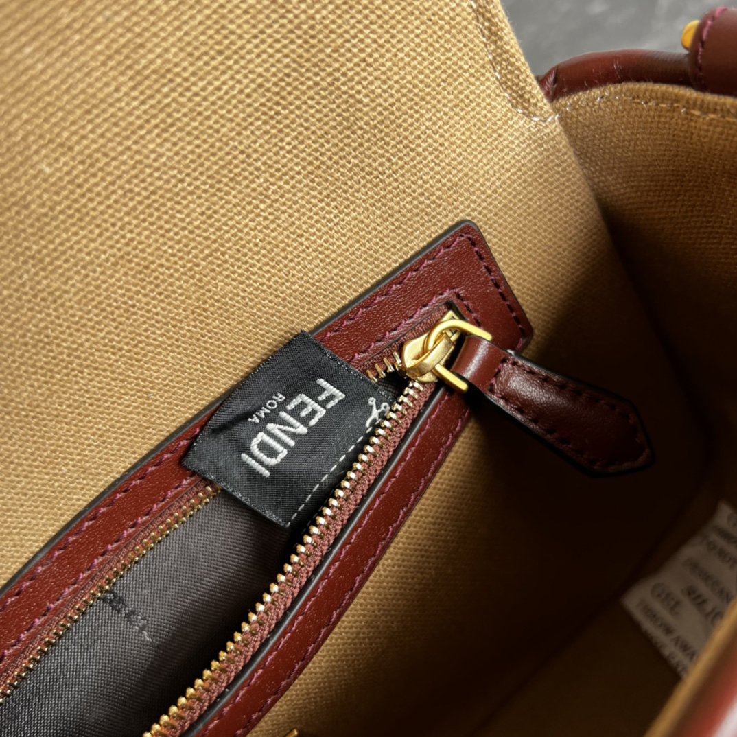 フェンディ「Fendi」Baguette ワッシュデニム シャイニーFFエンブレム バッグ-ISETAN PRESTIGE CURATED