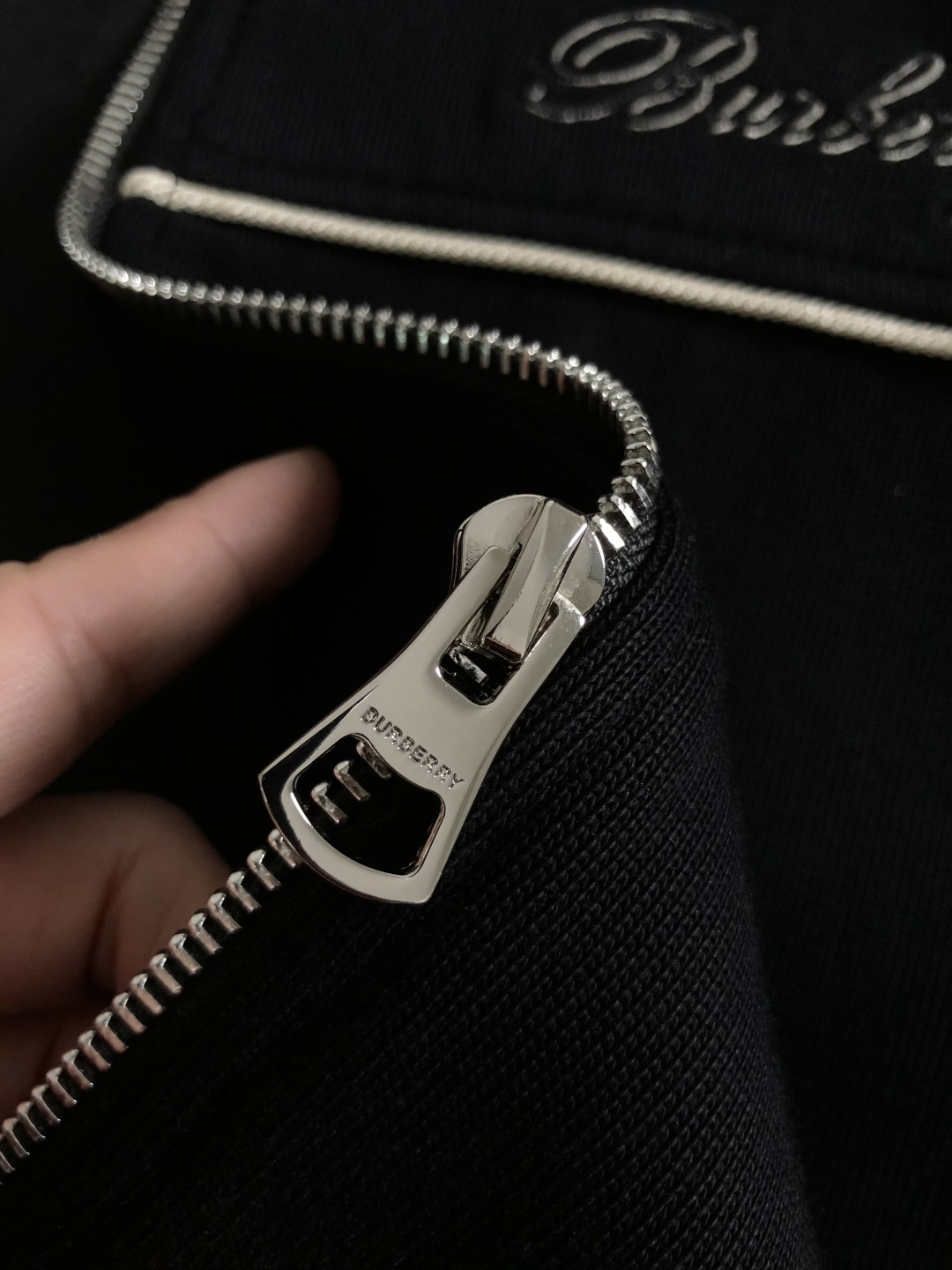 バーバリー「Burberry」バーバリー レタリング刺繍 ジップアップジャケット / アウター