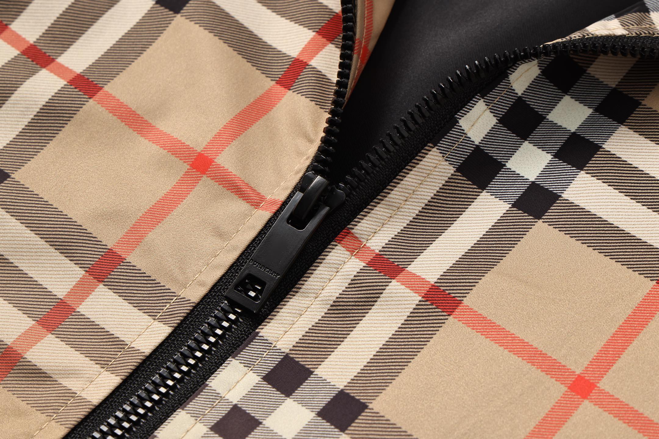 バーバリー「Burberry」バーバリー ロゴプリント ジップアップジャケット / アウター