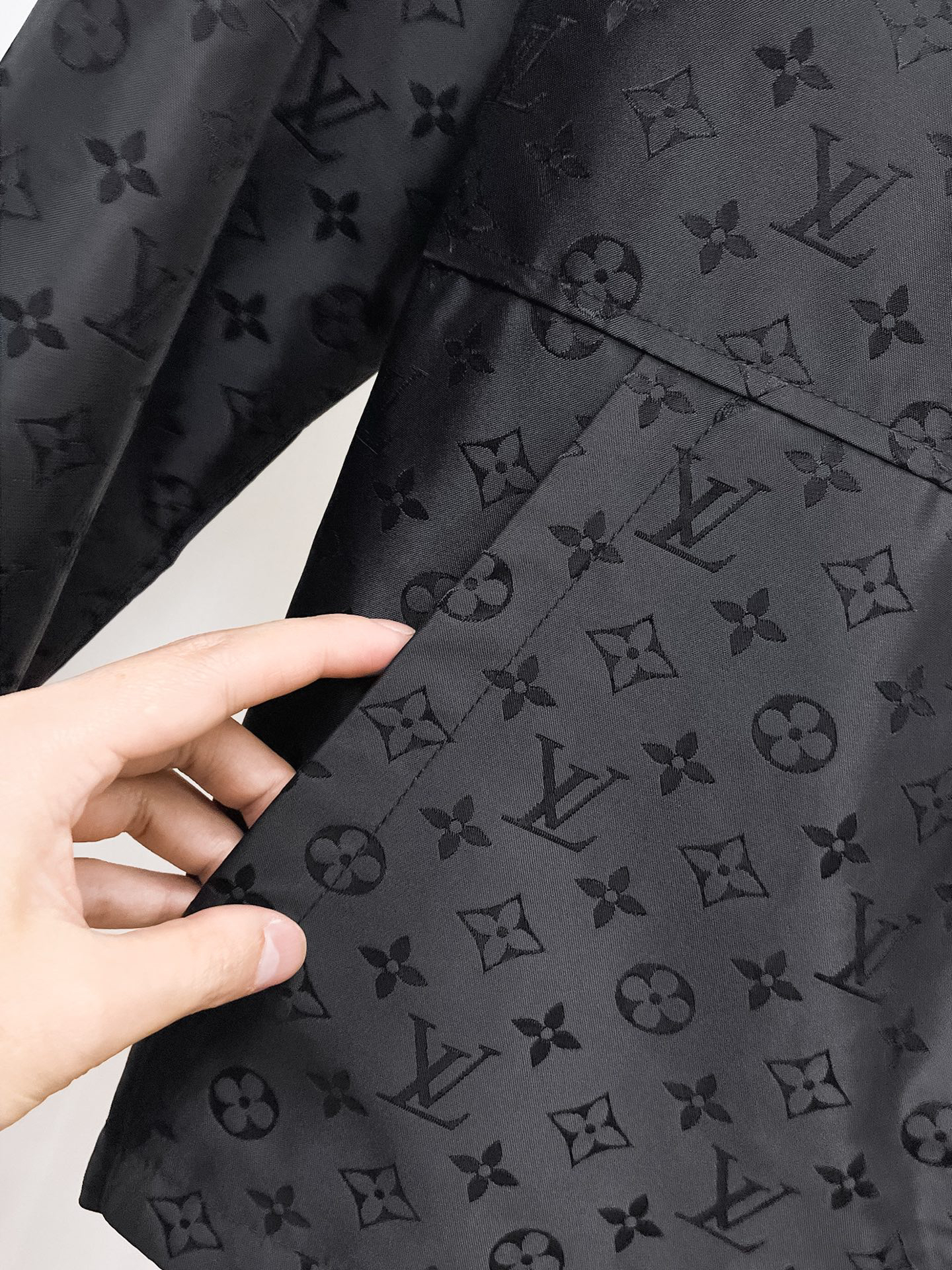 ルイ・ヴィトン「Louis Vuitton」ルイ・ヴィトン ロゴプリント ジップアップジャケット / アウター