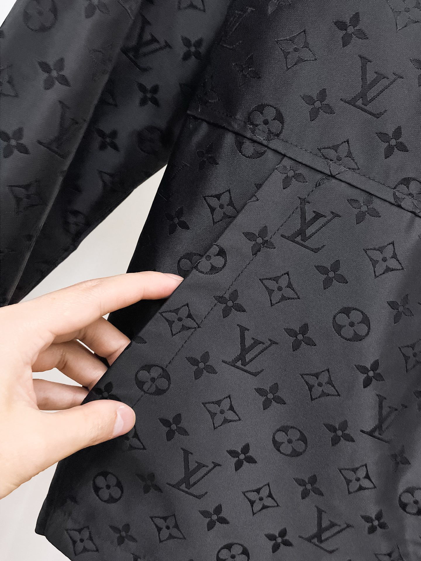 ルイ・ヴィトン「Louis Vuitton」ルイ・ヴィトン ロゴプリント ジップアップジャケット / アウター