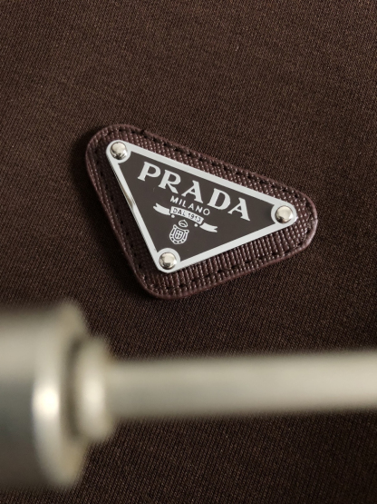 プラダ「Prada」プラダ リサイクルダブルジャージー ジップアップスウェットシャツ / プルオーバー