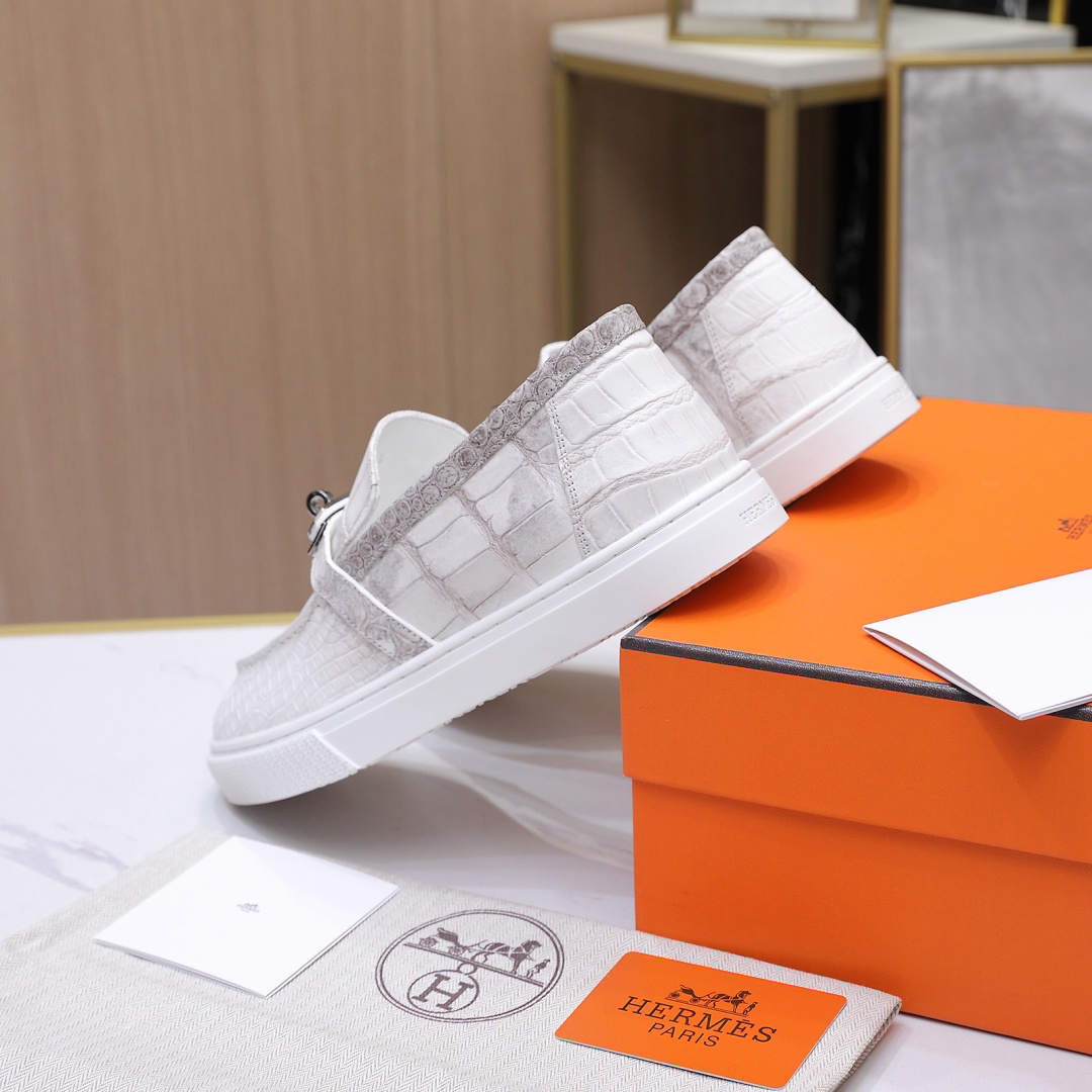 エルメス［Hermès］おしゃれなペアスニーカー