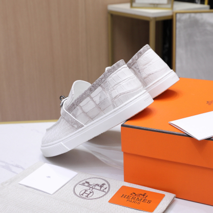 エルメス［Hermès］おしゃれなペアスニーカー