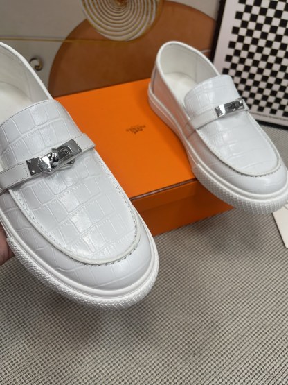 エルメス［Hermès］おしゃれなペアスニーカー