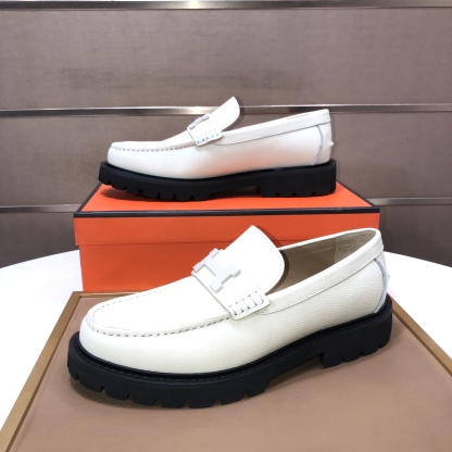エルメス［Hermès］おしゃれなペアスニーカー