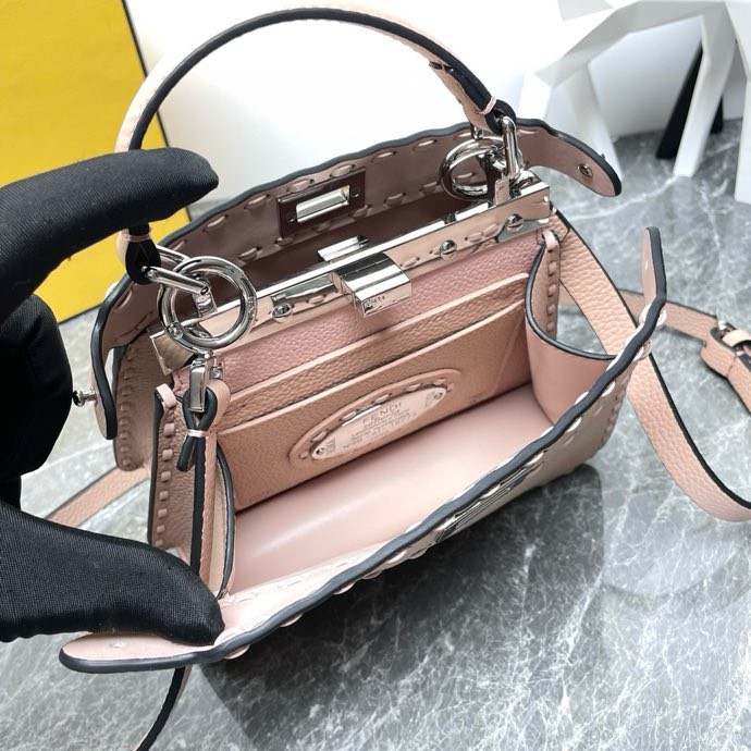 フェンディ「Fendi」ペッカブー アイシーユ スモール ショルダーバッグ