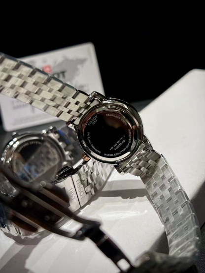 Tissot ティソ デジール ムーンフェイズ ローマ数字 / レディース＆メンズ クォーツ腕時計