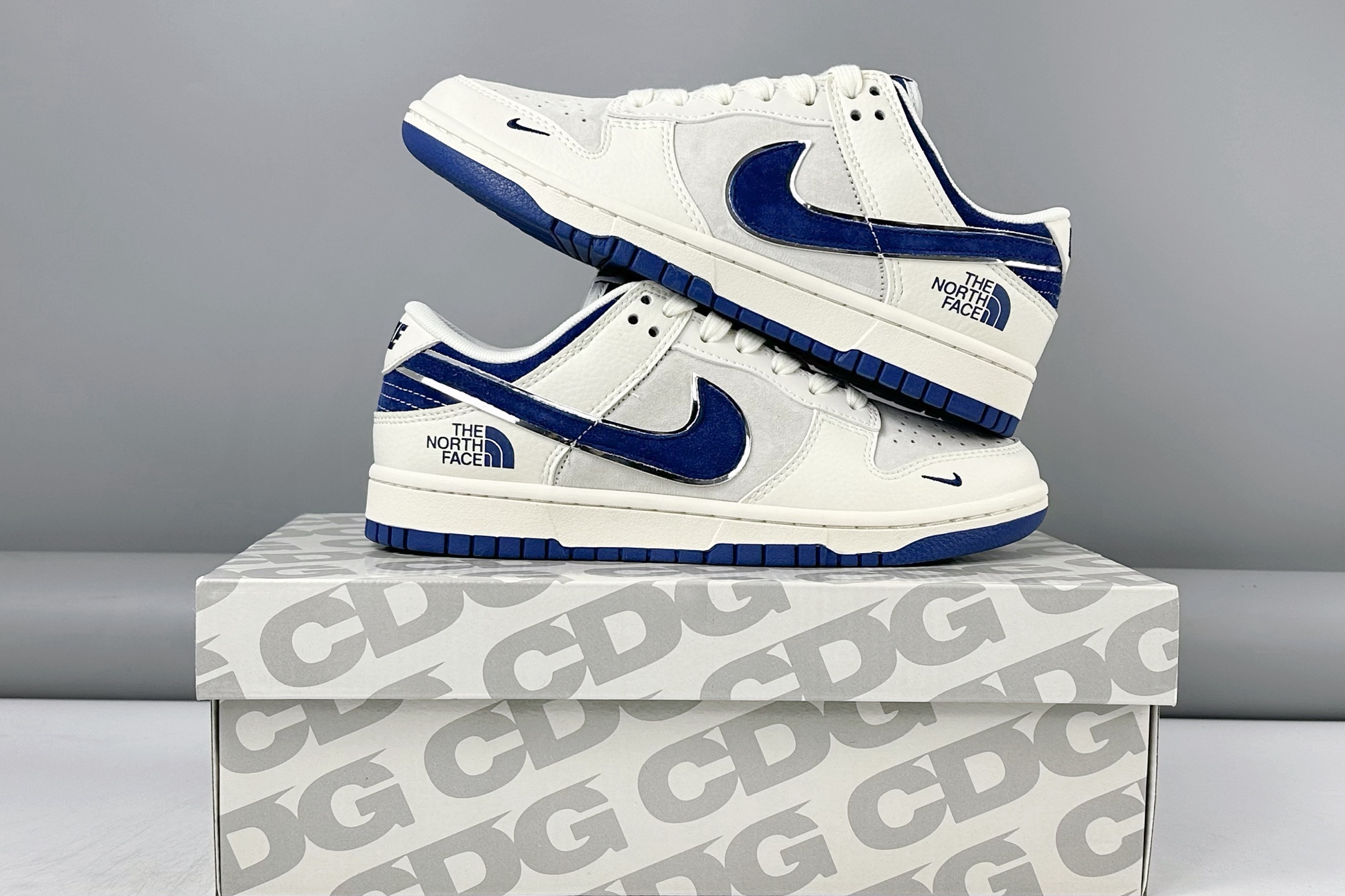 ナイキ「Nike」ク ロー カジュアルスニーカー