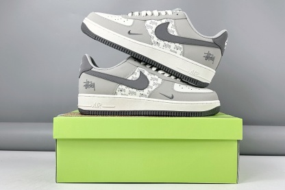 ナイキ「Nike」ク ロー カジュアルスニーカー