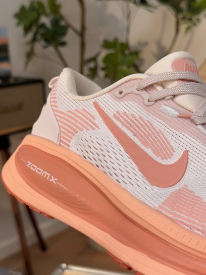 ナイキ「Nike」ク ロー カジュアルスニーカー