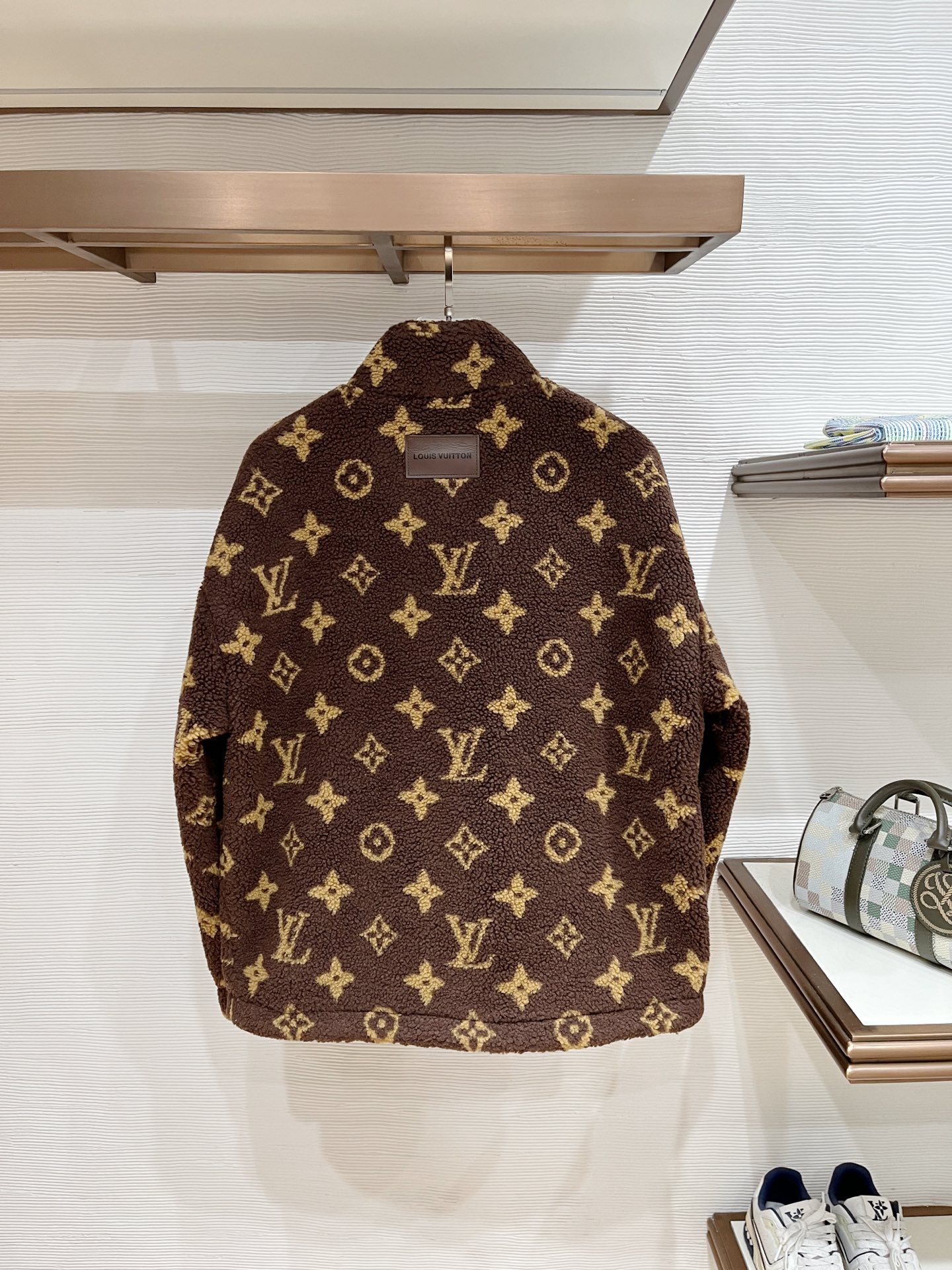 ルイ・ヴィトン「Louis Vuitton」ルイ・ヴィトン モノグラム シアリング ブルゾン / メンズ アウター