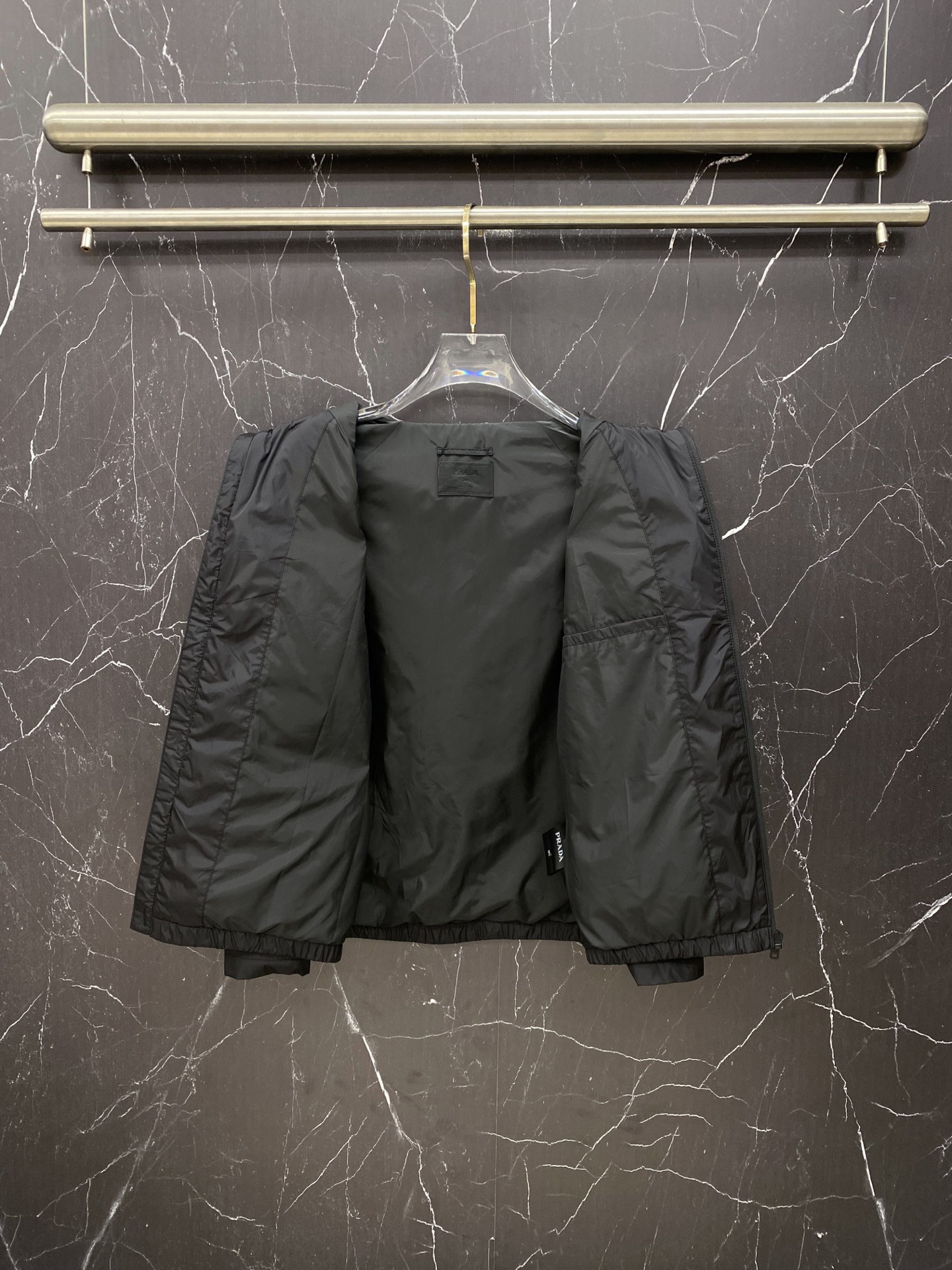 プラダ「Prada」プラダ Re-Nylon マルチポケット フーデッドジャケット / メンズ アウター