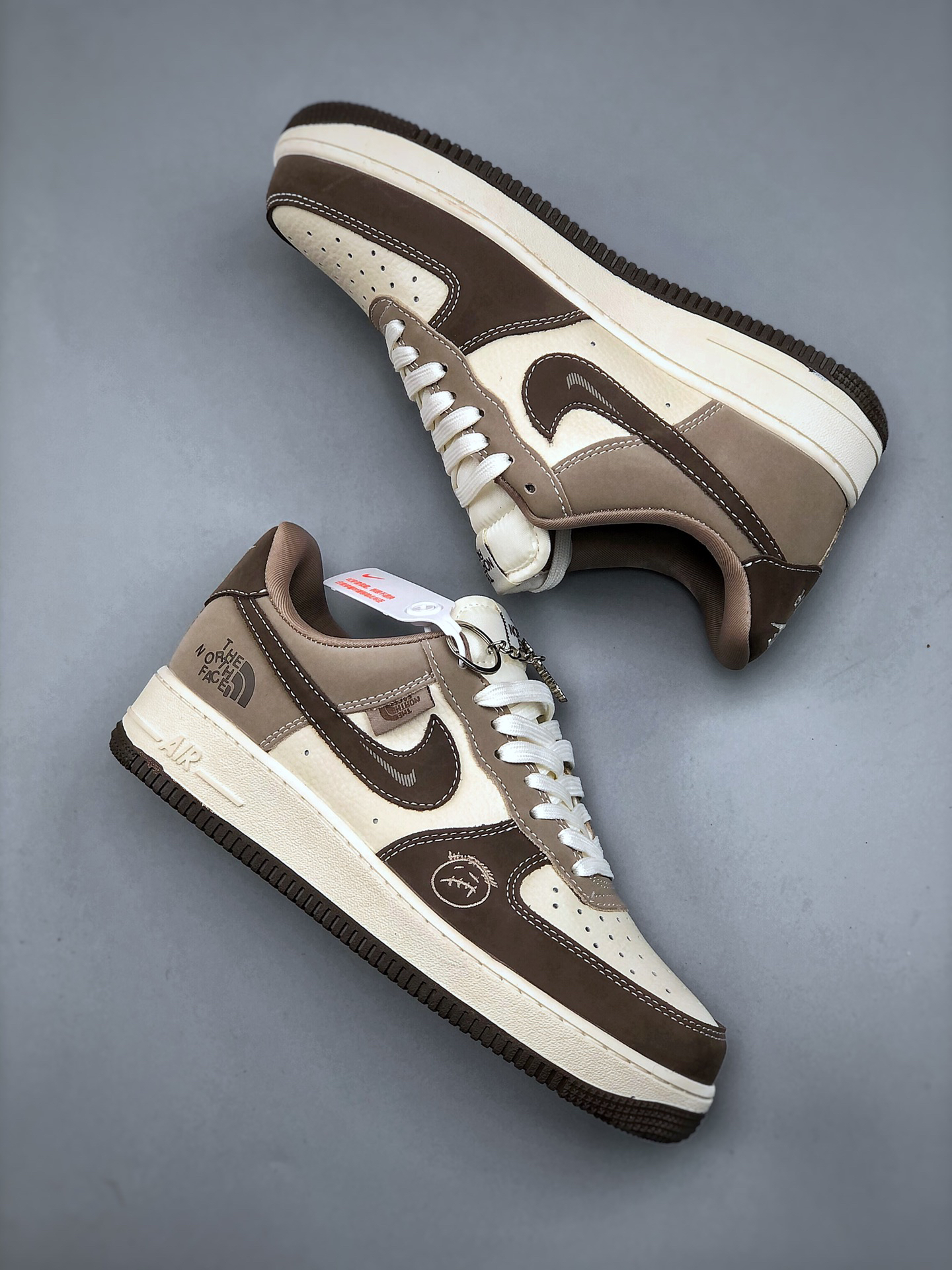 「コラボモデル」Travis Scott x Nike Air Force 1 Low '07 Travis Scott コラボレーション スニーカー ホワイト＆ブラウン