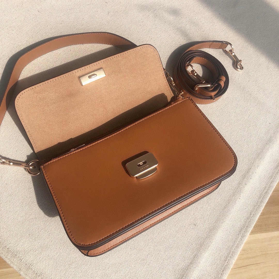 コーチ「Coach」Brynn レザー アンダーアームバッグ