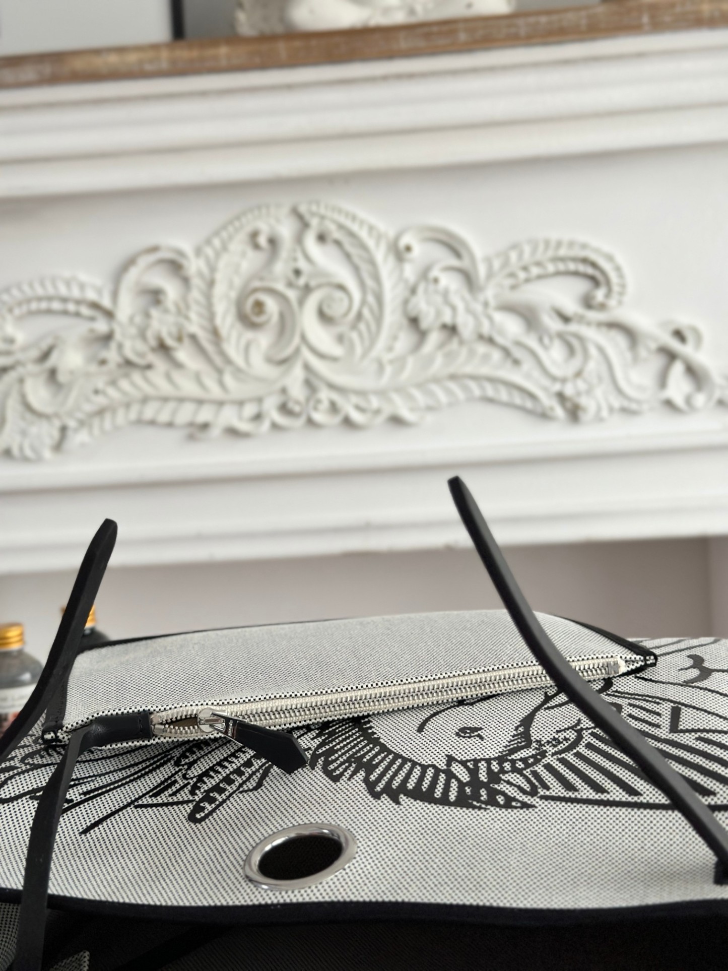 エルメス「Hermès」ハーバッグ ジップ31 鋲打ちトートバッグ「Herbag Zip 31 hobnailed」