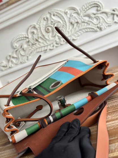 エルメス「Hermès」ハーバッグ ジップ31 鋲打ちトートバッグ「Herbag Zip 31 hobnailed」