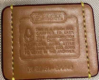 コーチ「Coach」Nolita ラミネートレザー バゲットバッグ