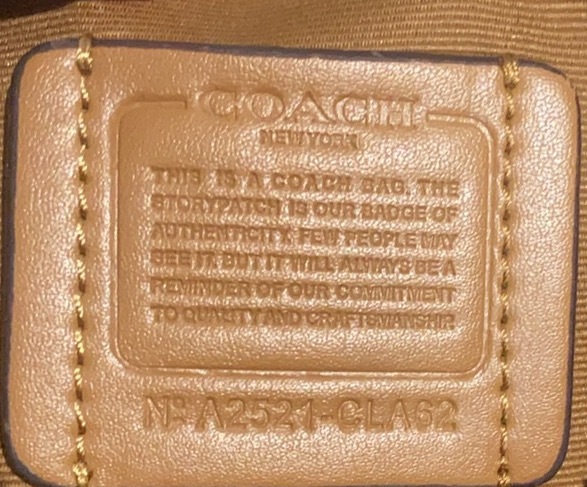 コーチ「Coach」ストロベリー テリ アンダーアームバッグ