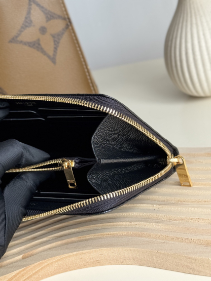 サンローラン「Saint Laurent」モノグラム・サンローラン フルジップウォレット（グレインパウダーテクスチャー キルティングレザー）