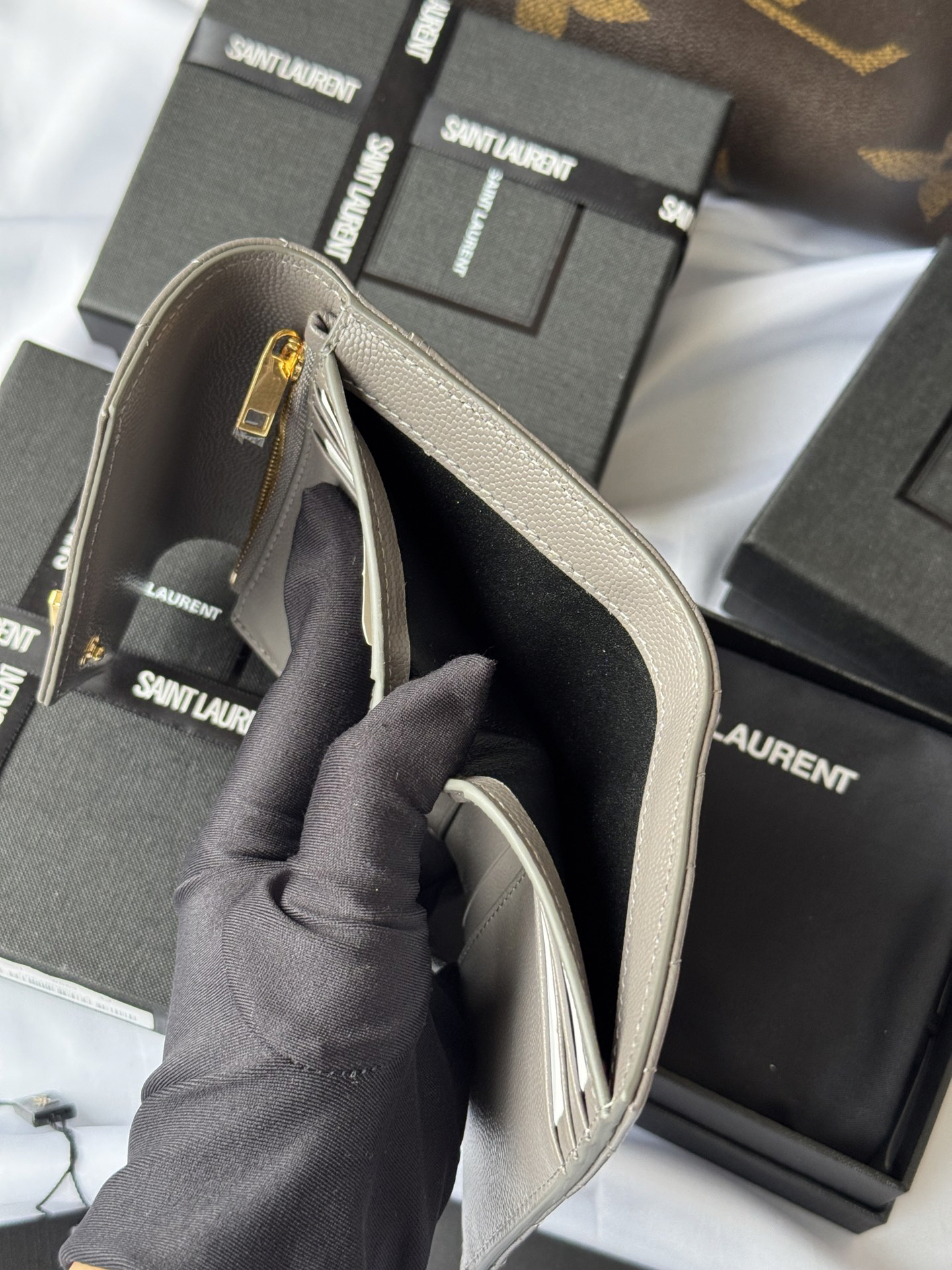 サンローラン「Saint Laurent」CASSANDRE MATELASSÉ 三つ折り財布