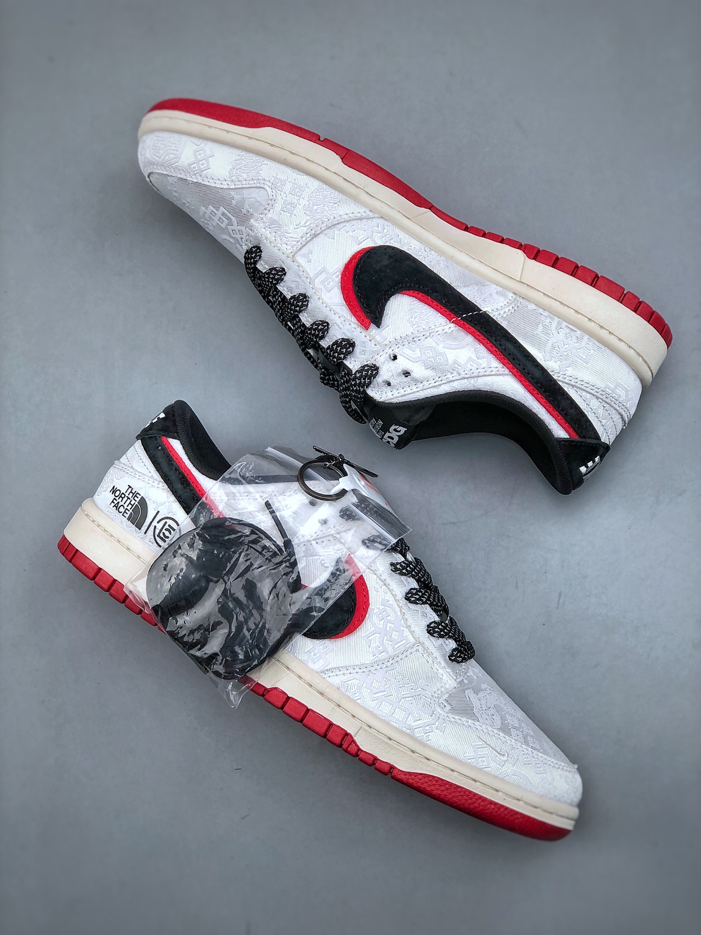 「コラボモデル」The North Face x Nike  SB Dunk Low 'Black Red Silk' ダブルスウッシュ スニーカー