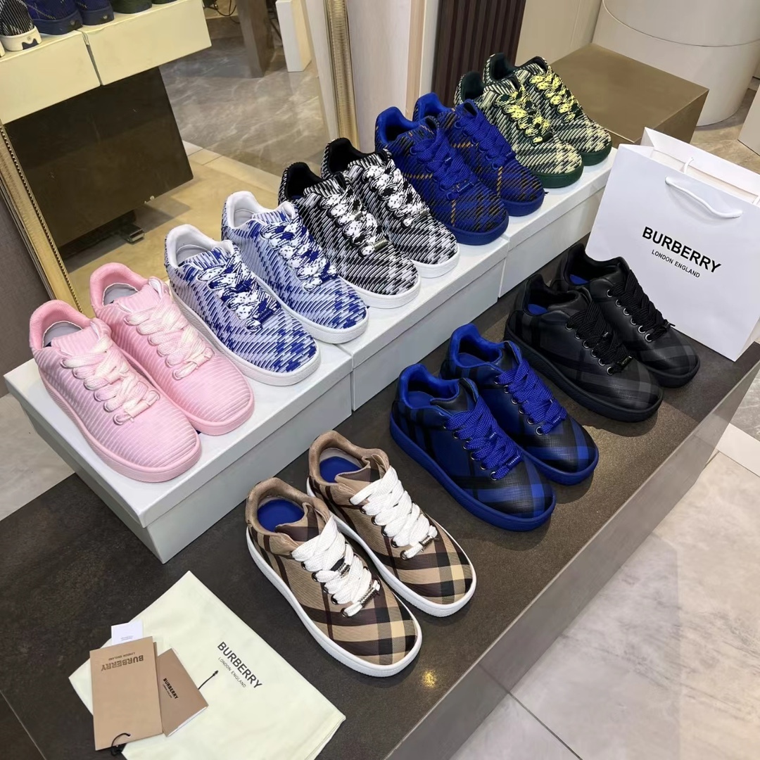 バーバリー「Burberry」 Terrace シリーズ エラスティックニット スニーカー