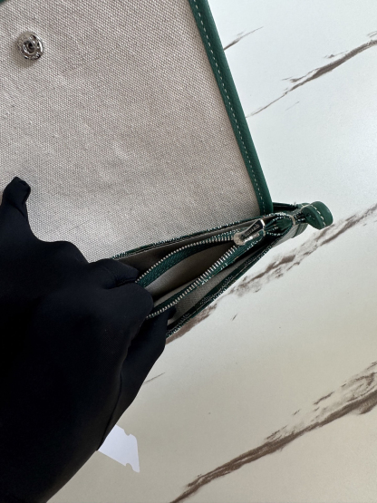 ゴヤール「Goyard」 Plume グリーン エンベロープバッグ