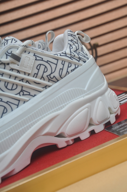 バーバリー「Burberry」バーバリークラシックグレンチェック レザーコートチェック クラシックローファイ スニーカー