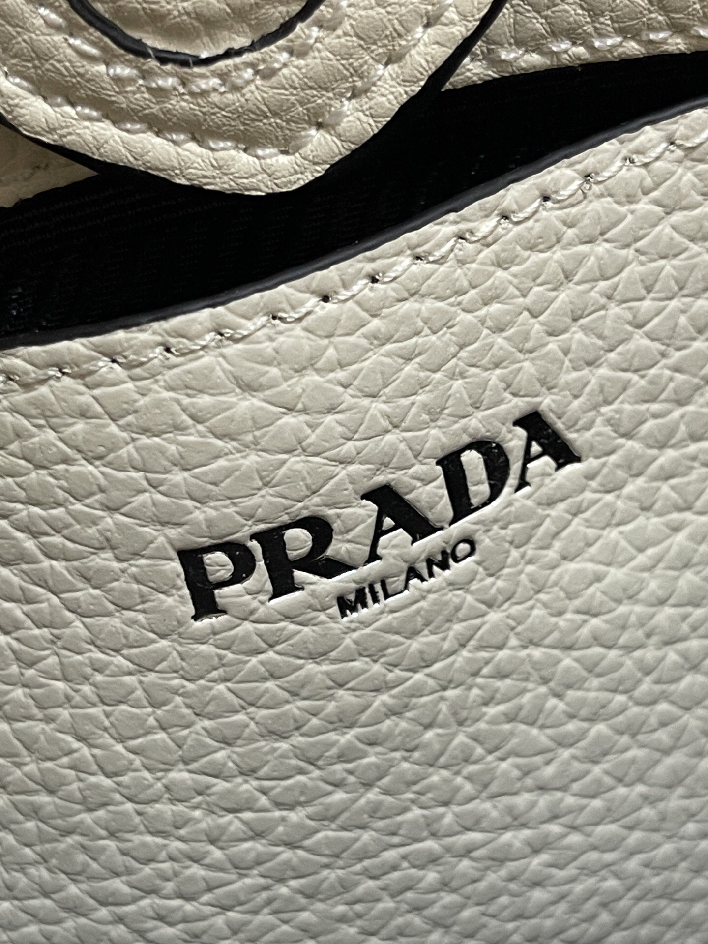 プラダ「Prada」デュアルストラップ クロスボディバッグ 1BC073