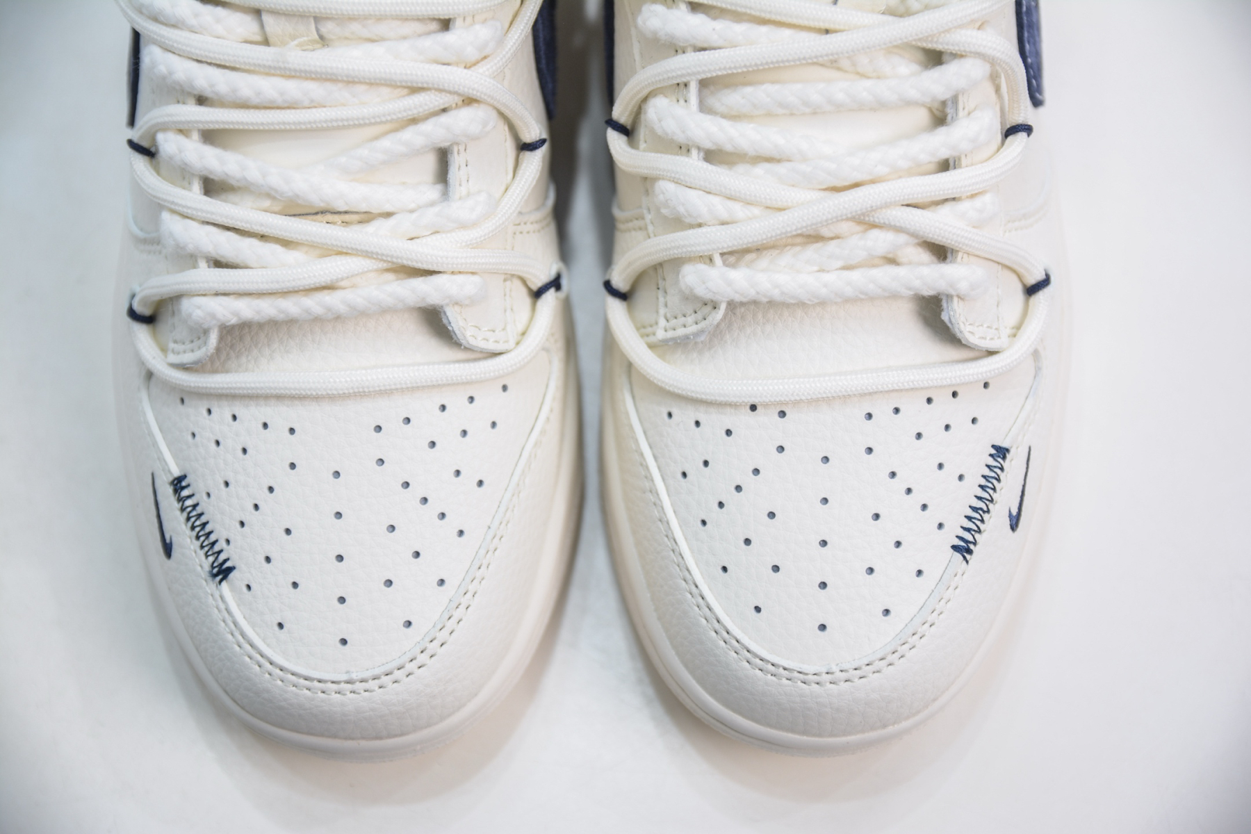 「コラボモデル」Supreme x Nike SB Dunk Low スニーカー
