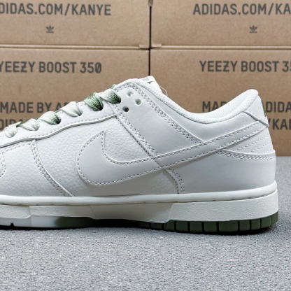 「コラボモデル」Supreme x Nike SB Dunk Low スニーカー