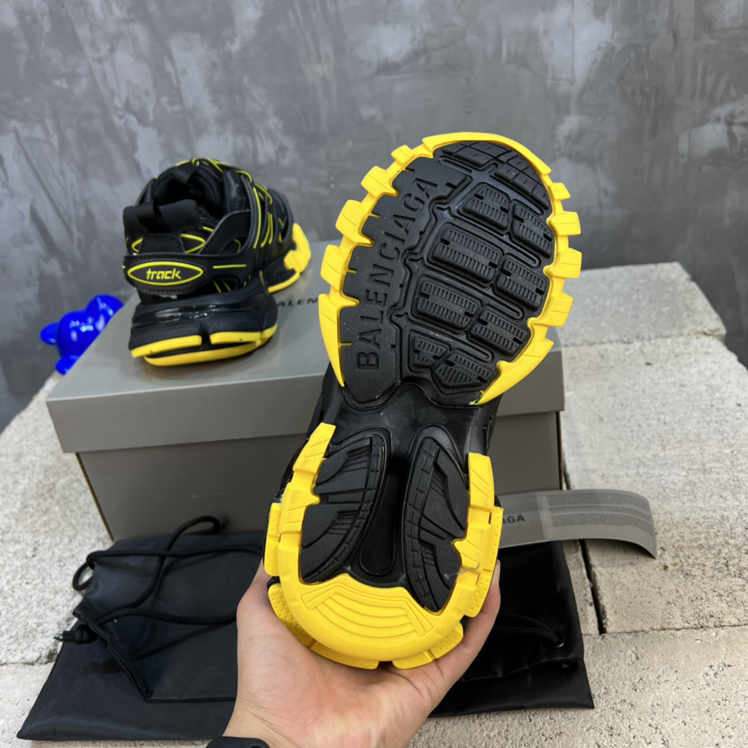 バレンシアガ「Balenciaga」Track 3.0 アウトドアコンセプトスニーカー